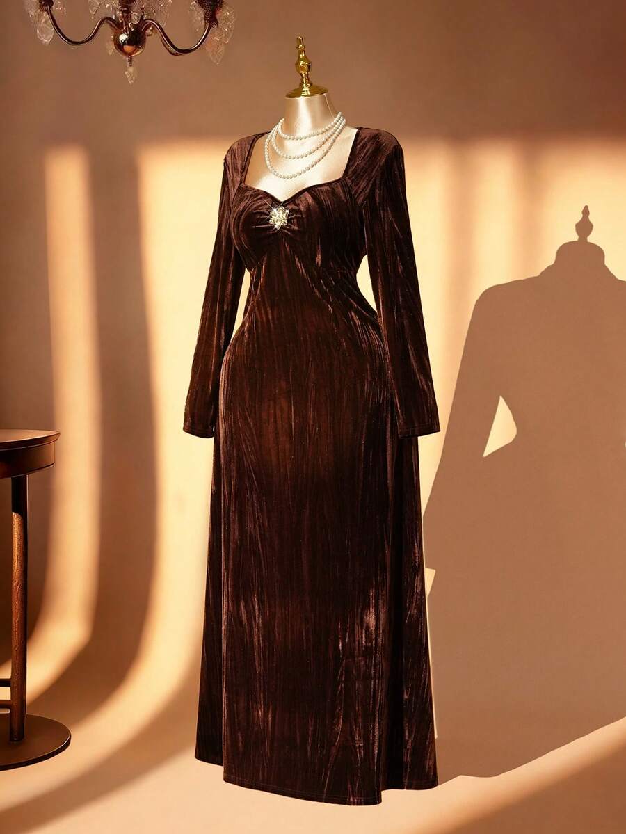 Rometta 女士优雅派对方领长袖褶饰 A 字长裙，金属别针装饰，拉绒提花面料，褶皱纹理，适合秋冬季派对、宴会、郊游、办公室等更多场合 - 咖啡棕 - 查看 1