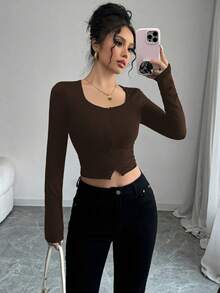 Elenzga Elegantes tailliertes T-Shirt für Frauen mit monochromen dekorativen Knöpfen vorne