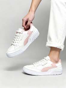 Men Tennis & Racquet Sport Shoes - White - View 1