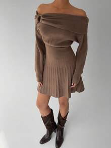 Aloruh 少女咖色一字肩金属拼接腰部百褶A字迷你连衣裙，秋冬 - 咖啡棕 - 查看 4