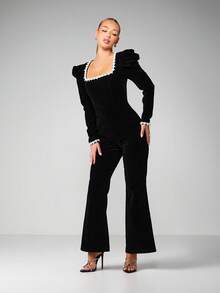 MISSGUIDED Mono de terciopelo elegante con mangas abullonadas y detalles de adorno de perlas para eventos de noche - Negro - Ver 4