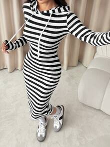 SHEIN PETITE 女式黑白罗纹紧身连帽连衣裙 - 黑與白 - 查看 7