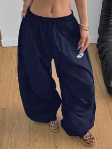 Coolane 女士和男士夏季节日情侣同款复古运动服刺绣图案格子 Corta Vento 纹理宽松降落伞弯刀裤 - 藏蓝色 - 查看 4