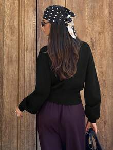 Aloruh 女士秋冬新款海星贝壳深V灯笼袖黑色不对称金属纽扣开衫毛衣 - 黑色 - 查看 2