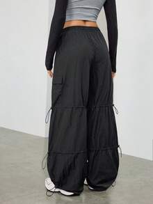 SHEIN EZwear 加大码男女夏季街头运动实用工装裤，抽绳松紧腰，宽松降落伞低腰哈伦裤 - 黑色 - 查看 2
