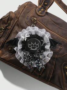 ROMWE Bộ 2 trâm cài áo nam châm phong cách Punk Gothic Y2K đen trắng viền ren, đầu lâu bạc và hoa hồng, thánh giá, cánh quỷ, nơ trang trí, kèm thánh giá hình mạng nhện có thể thay thế, chân gấu chấm bi, ghim cài móng mèo - Thích hợp cho cosplay, anime, trang phục hàng ngày, quà tặng ngày lễ - màu đen - Xem 12