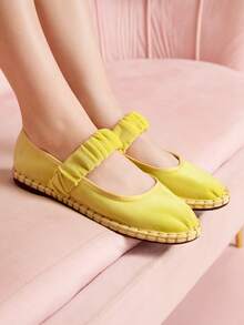 CUCCOO DOLLMOD 女士优雅天鹅绒玛丽珍平底鞋，舒适弹力褶饰经典天鹅绒鞋，月光黄 - 黃色 - 查看 7
