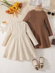 Emery Rose Kids Emery Rose Kids Bộ 2 váy liền thân mùa đông đơn giản họa tiết nút cài cổ tròn cho bé gái - Nhiều màu - Xem 5