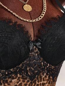 Amplova Vintage Leopard Muster Kleid mit tiefem Ausschnitt, Spaillentaille und figurbetonter Passform in Große Größen