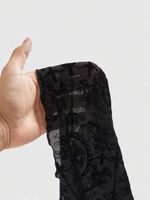 ROMWE Goth بلوزة شفافة بأكمام واسعة مزينة بقطع الفراشات لإطلالة عصرية على الشاطئ - الأسود - مشاهدة 5