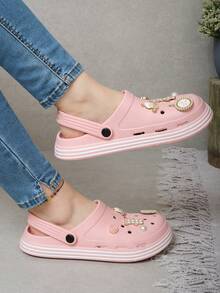 Sandalia tipo mule para mujer perfecta para actividades cotidianas como caminar por casa, realizar tareas domésticas, salir al jardín o dar paseos cortos. También es ideal para usar en entornos húmedos como la playa, la piscina o incluso en trabajos donde se requiere estar de pie durante largos periodos. - Rosa Pálido - Ver 2