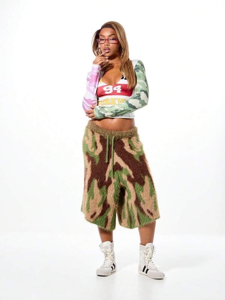 SUMWON WOMEN Contrast Sleeve Camouflage Crop Top