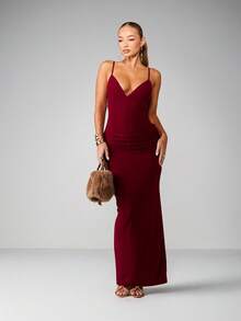 MISSGUIDED Maxikleid mit tiefem V-Ausschnitt, Spitzenüberlagerung und dünnen Trägern für festliche Anlässe wie Weihnachten - Bordeaux - Übersicht 4