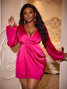 Xyvia 女士优雅休闲通勤时尚都市度假下午茶圣诞奢华派对纯色缎面绉纱交叉领荷叶边下摆灯笼袖短款连衣裙，春/秋/冬 - 玫紅色 - 查看 3