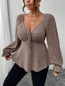 SHEIN Frenchy 大码秋季休闲长袖女装，胸前系带，面料柔软舒适，居家和外出都很漂亮，纯色心形领荷叶边下摆长袖T恤 - 深灰色 - 查看 6