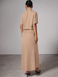 COSMINA 女式纯色简约高领短袖连衣裙，休闲日常穿着 - 卡其色 - 查看 5