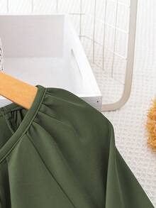 Plus Size Women's Solid Color Round Neck Long Sleeve Pleated Casual Shirt - Army Green - View 3