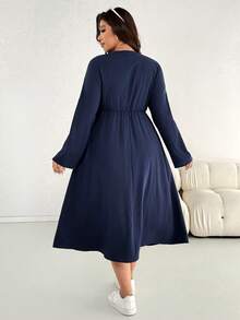 SHEIN Essnce 大码女装秋冬时尚休闲宽松舒适日常深蓝色 V 领长袖腰中长连衣裙带口袋，秋季服装，简约风格，工作服 - 藏蓝色 - 查看 2