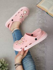 Sandalia tipo mule para mujer perfecta para actividades cotidianas como caminar por casa, realizar tareas domésticas, salir al jardín o dar paseos cortos. También es ideal para usar en entornos húmedos como la playa, la piscina o incluso en trabajos donde se requiere estar de pie durante largos periodos. - Rosa Pálido - Ver 4