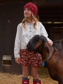 少女白色牛仔外套，Y2K风格，宽松版型，休闲时尚，舒适棉质牛仔面料，西部牛仔风女童牛仔外套