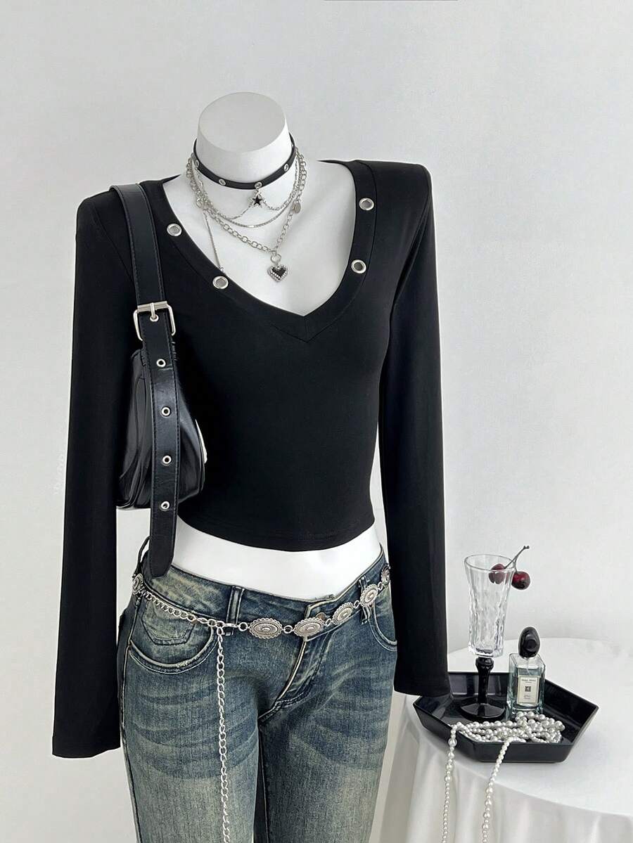 SHEIN Unity 黑色深 V 朋克复古金属环装饰修身长袖 T 恤女式秋冬简约百搭派对性感复古 Y2K 日常穿着 - 黑色 - 查看 1