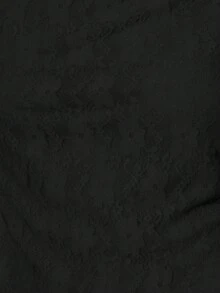 Nöista Autumn Top Features A Fresh And Sweet Look Inspired By The New Chinese Cheongsam Style, With A Slim Fit. The Stand-Up Collar, Embellished With Buttons, Highlights Its Traditional Charm. The Asymmetrical Cutouts Add Character And Feminine Lines.