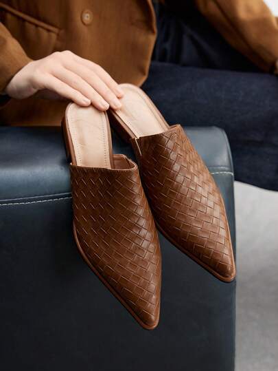 CUCCOO BIZCHIC Mules de tacón grueso con punta cerrada, estampado en relieve y tejido marrón vintage para mujer