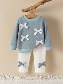 SHEIN Vintaside Kids 2 件套女婴休闲百搭舒适可爱针织面料蝴蝶结装饰宽松套头衫和修身裤子套装，适合居家和户外，高性价比，秋冬 - 彩色 - 查看 3