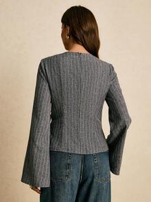 Poéselle Damtopp med rund halsringning och långärmad knytning framtill och grafiskt tryck - Marinblå - Visa 3