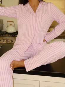 Lowkey Lull 渐变粉色条纹舒适休闲柔软时尚秋季轻松舒适秋季睡衣 INS 休闲 Y2K 翻领纽扣长袖上衣和裤子女士睡衣套装粉色睡衣两件套，秋冬服装 - 玫紅色 - 查看 4