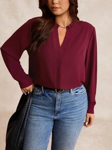 EMERY ROSE 大码女式 V 领荷叶边假门襟长袖休闲衬衫，适合工作、外出、聚会和约会 - 酒紅色 - 查看 6