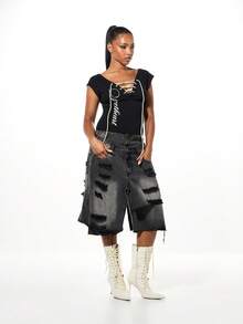 SUMWON WOMEN 带有图案印花和前部系带细节的系带短款上衣，适合节日和休闲穿着 - 黑色 - 查看 3