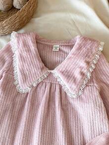 SHEIN Vintaside Kids 青少年女孩休闲蕾丝花边拼接领长袖上衣和裤子两件套睡衣套装 - 藕粉色 - 查看 4