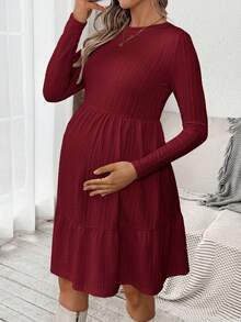 SHEIN Vestido casual de maternidad de unicolor con cuello redondo, manga larga, acanalado y volante en el bajo - Burdeos - Ver 3