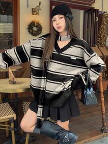 DAZY Kontrast Streifen Metall Logo Locker Sitz V-Ausschnitt Langarm Schal Dicker Lässig Street Style Strickpullover für Frauen, Herbst/Winter - Schwarz - Übersicht 5