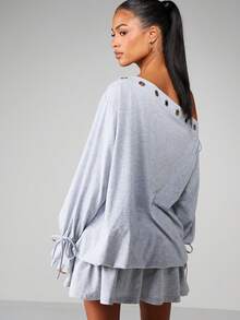 Missguided x Playboy Vestido mini con hombros descubiertos y mangas largas con detalles de puño con lazo y estampado de rhinestones - Gris - Ver 2