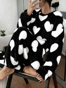 SHEIN 女士可爱爱心图案加厚绒毛睡衣套装，长袖上衣和裤子，黑白配色，秋冬爱心印花绒毛睡衣套装，可爱家居服，舒适保暖爱心绒毛睡衣套装 - 黑與白 - 查看 4