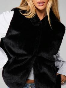 Missguided x Playboy 仿皮草连帽背心，饰有兔子标志，适合冬季分层穿着和休闲街头服饰 - 黑色 - 查看 6