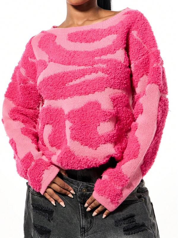 SUMWON WOMEN Fuzzy Textured Cropped Jumper With Abstract Pattern For Autumn Winter Layering