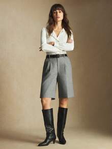 BizChic 2025秋冬新款灰色褶裥腰侧口袋百慕大短裤，复古别致优雅都市通勤休闲浪漫90年代圣诞节新年、感恩节派对海滩毕业典礼时尚百搭简约浪漫，适合婚礼宾客、主人、约会、派对、音乐会、早午餐、机场等多种场合。 - 灰色 - 查看 2