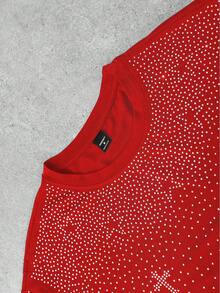 Manfinity Roghcode 男士休闲宽松短袖T恤，黑色，水钻设计，宽松版型，成熟街头风，适合通勤、日常穿着、返校、度假，是送给男友/老公的绝佳礼物，情侣款红色图案T恤，男士红色T恤，红色T恤，水钻十字架T恤，水钻T恤 - 紅色 - 查看 4