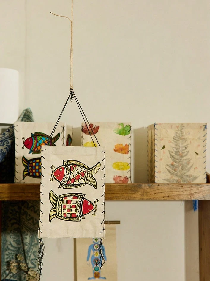 Cirelle 尼泊尔手工洛克塔纸灯罩 - 可折叠设计，款式多样，色彩丰富，是一款别具一格的家居装饰品 - 彩色 - 查看 1