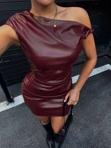 DAZY 女士纯色极简斜肩PU裹身中长连衣裙 Y2k - 酒紅色 - 查看 2