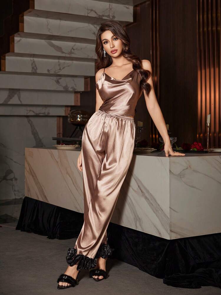 SilkySpell طقم بيجامة مكون من قميص كامي مربوط من الحرير الاصطناعي وبنطلون مطبوع بطباعة زهرية ثلاثية الأبعاد - بني - مشاهدة 4