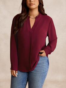 EMERY ROSE 大码女式 V 领荷叶边假门襟长袖休闲衬衫，适合工作、外出、聚会和约会 - 酒紅色 - 查看 3