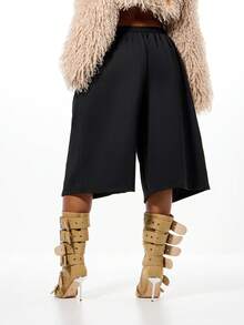 SUMWON WOMEN Quần short denim rộng thùng thình với họa tiết tương phản cho lễ hội đường phố mùa hè - màu đen - Xem 2