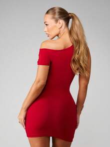 MISSGUIDED 露肩不对称修身迷你连衣裙，适合派对、晚宴和正式场合 - 紅色 - 查看 2