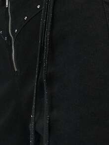 Nöista 高腰喇叭裤，前片和侧缝处饰有金属铆钉。采用简洁的腰带和外露拉链设计，结构感十足，外观大胆流畅，带有复古气息。 - 黑色 - 查看 10