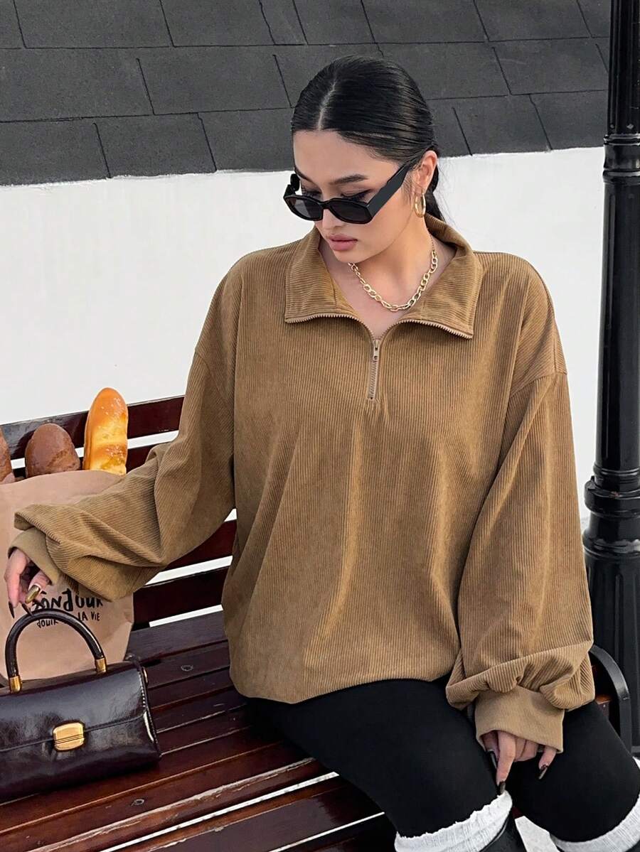 Dazy Plus Áo nỉ nữ cỡ lớn dáng rộng, khóa kéo nửa thân, dây rút, màu trơn, kiểu dáng đường phố. - Màu Khaki - Xem 1