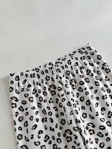 SHEIN طقم بيجاما مكون من ملابس علوية كم طويل رقبة طاقم وسروال ضيق الخصر من نسيج ليوبارد ناعم للفتيات المراهقات - متعدد الألوان - مشاهدة 4